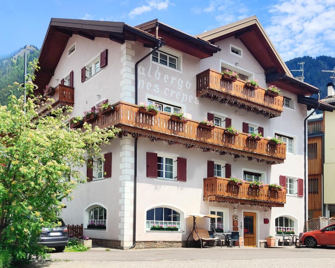 Hotel Garnì Nès Crépes Pozza di Fassa Exterior foto
