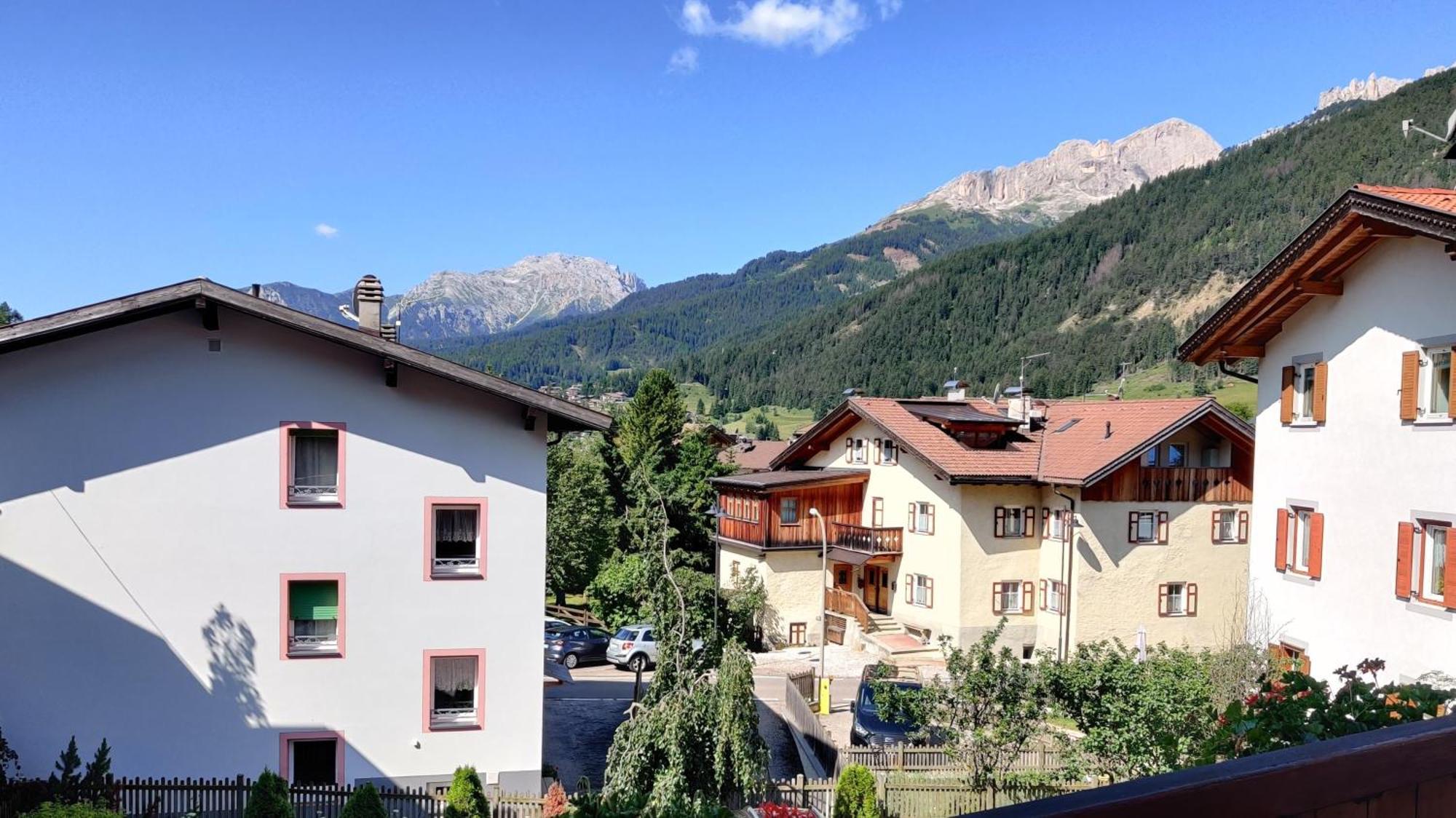 Hotel Garnì Nès Crépes Pozza di Fassa Exterior foto