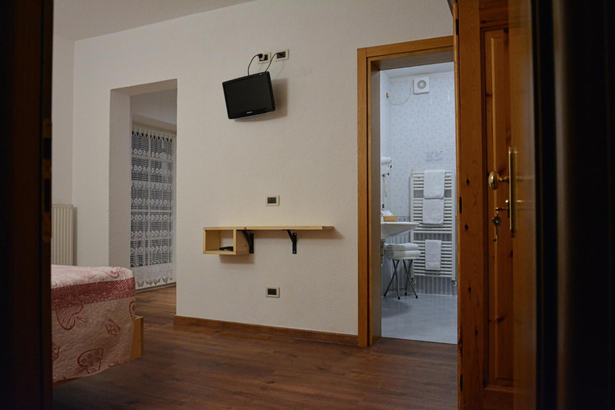Hotel Garnì Nès Crépes Pozza di Fassa Habitación foto