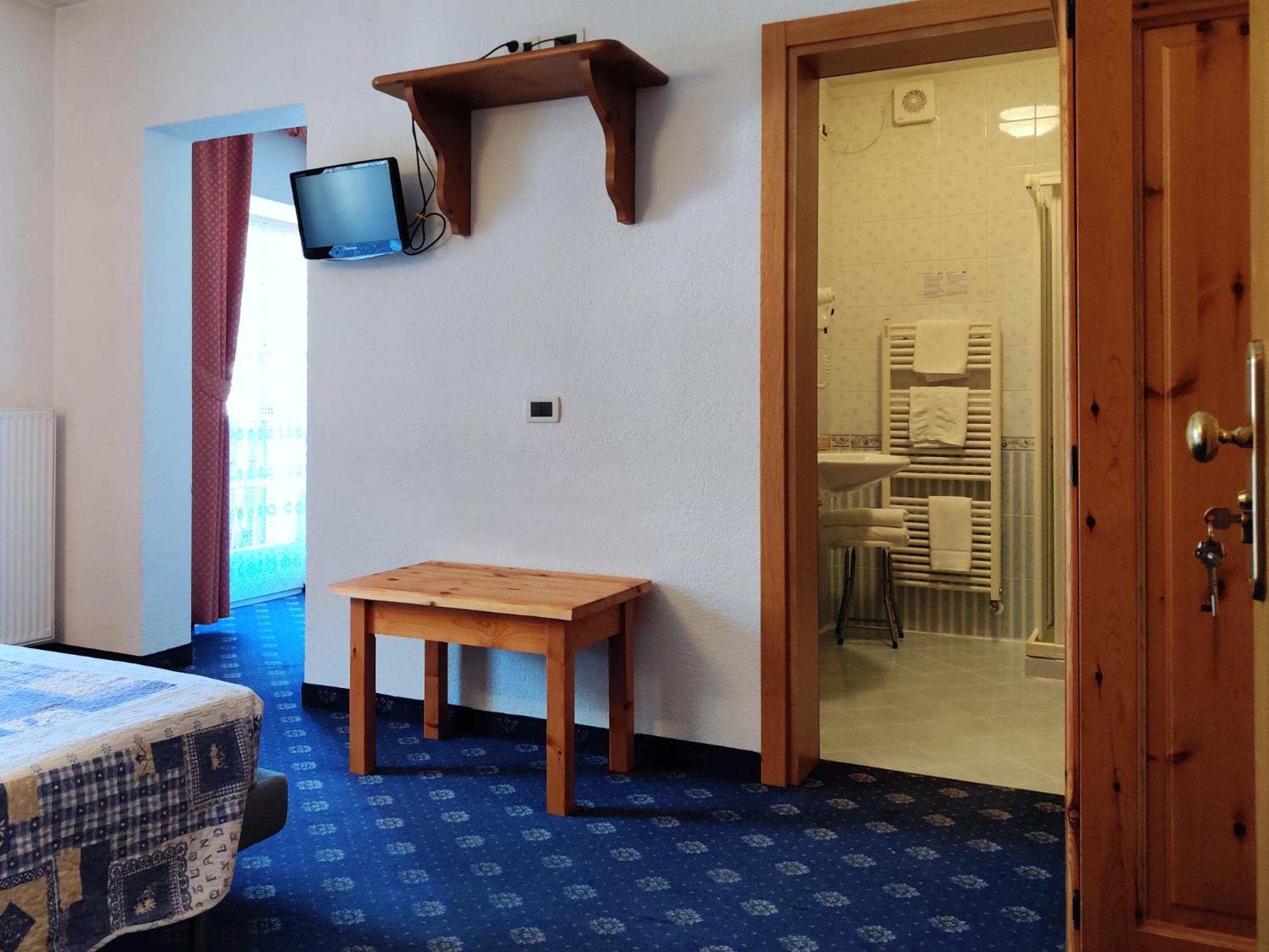 Hotel Garnì Nès Crépes Pozza di Fassa Exterior foto