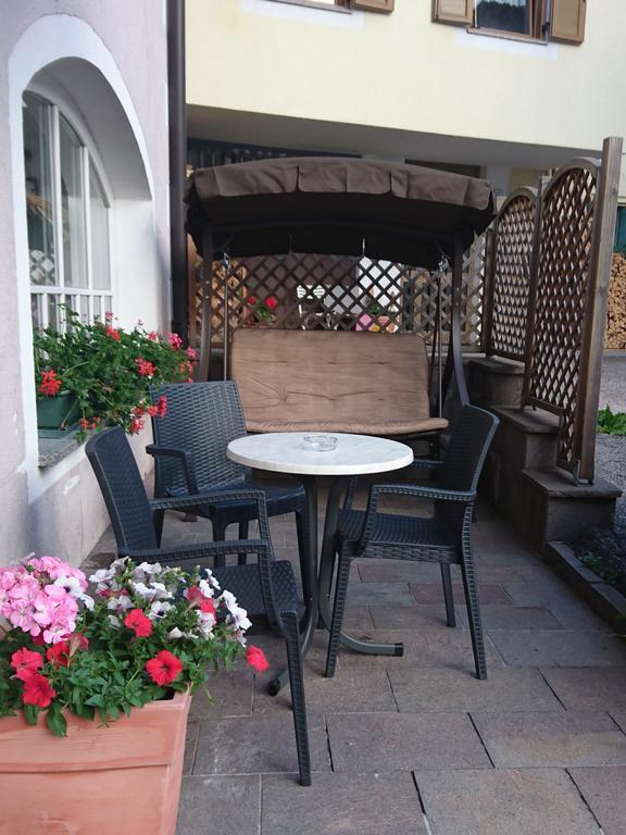 Hotel Garnì Nès Crépes Pozza di Fassa Exterior foto