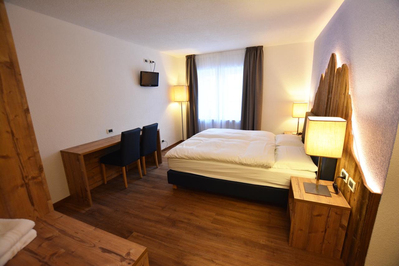 Hotel Garnì Nès Crépes Pozza di Fassa Exterior foto
