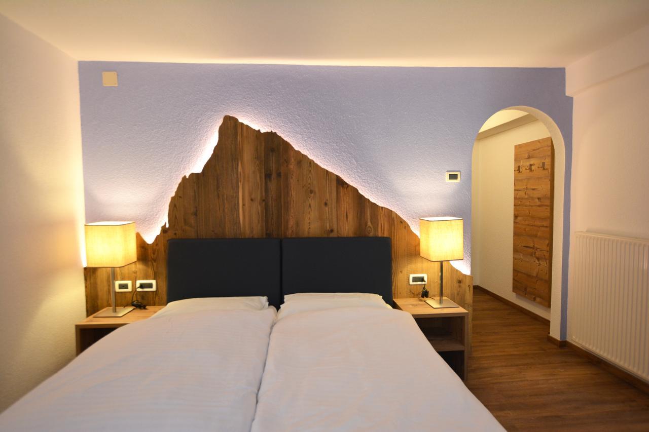 Hotel Garnì Nès Crépes Pozza di Fassa Exterior foto