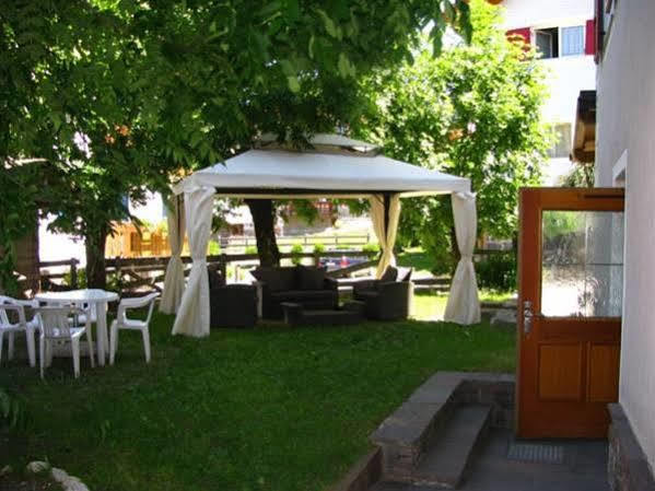 Hotel Garnì Nès Crépes Pozza di Fassa Exterior foto