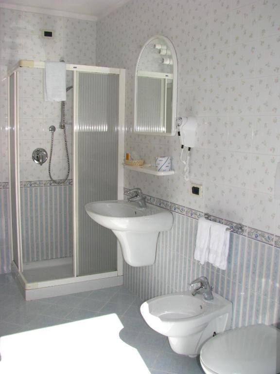 Hotel Garnì Nès Crépes Pozza di Fassa Habitación foto