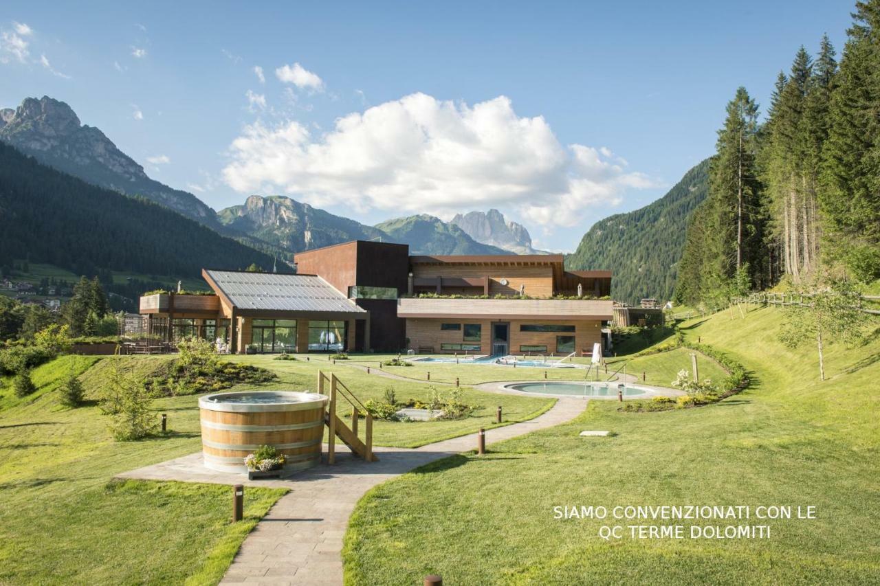 Hotel Garnì Nès Crépes Pozza di Fassa Exterior foto