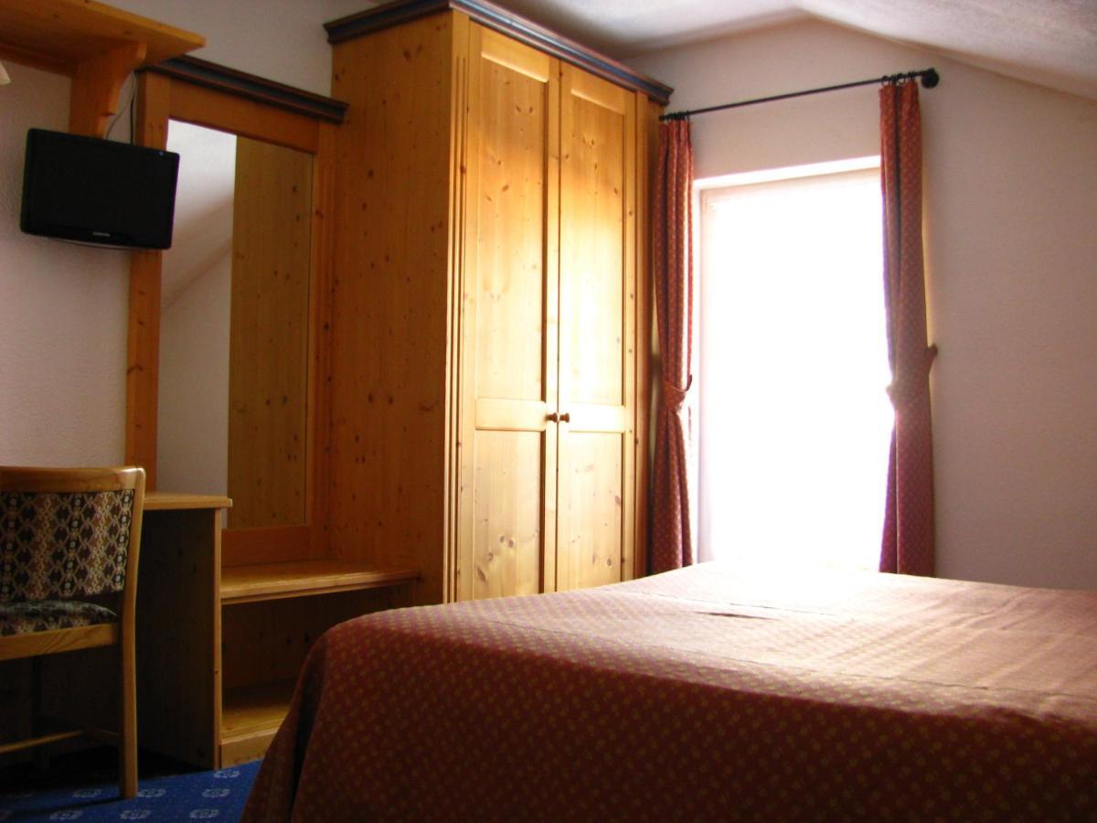 Hotel Garnì Nès Crépes Pozza di Fassa Habitación foto