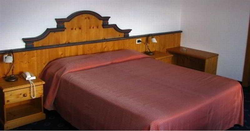 Hotel Garnì Nès Crépes Pozza di Fassa Exterior foto
